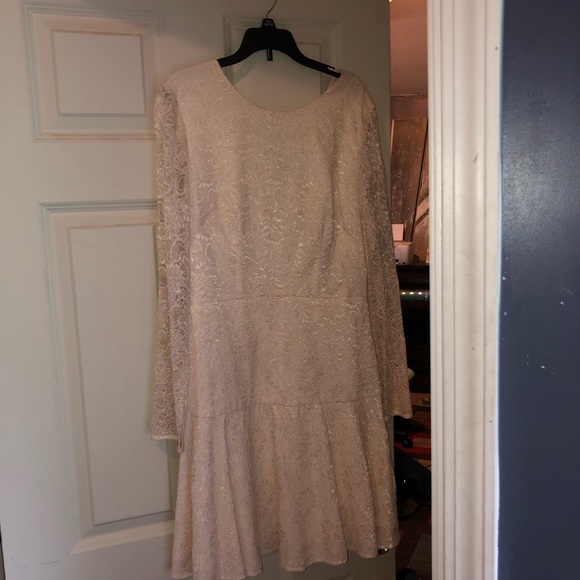 Worn 1 time, beautiful - Picture 2 of 3